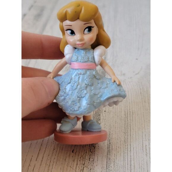 Disney Sleeping Beauty toddler Aurora Princess Pixar toy figure - Picture 2 of 6